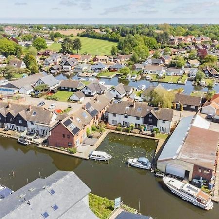 Cottage On The Quay Wroxham Exterior photo
