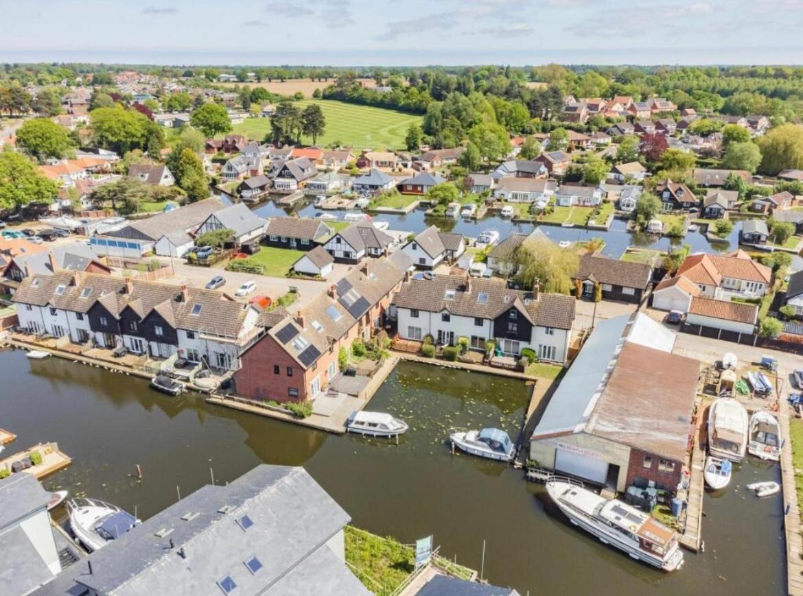 Cottage On The Quay Wroxham Exterior photo